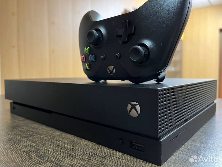 Игровая приставка Xbox One X 1000gb XboxOne X