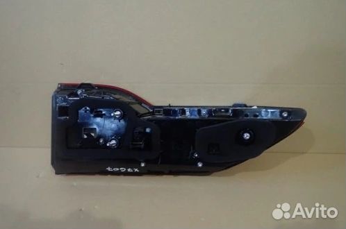 BMW X7 фонарь правый в крышке багажника