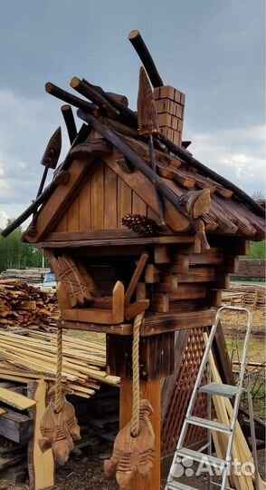Кормушка для птиц и белок