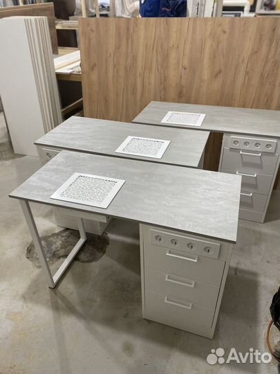 Маникюрный стол