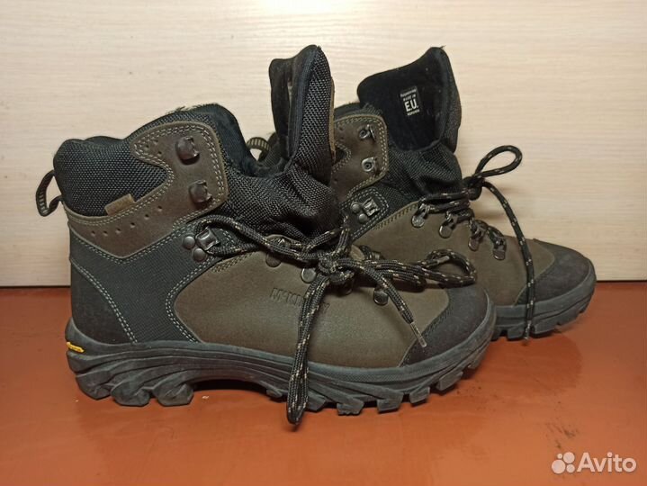 Трекинговые ботинки McKinley