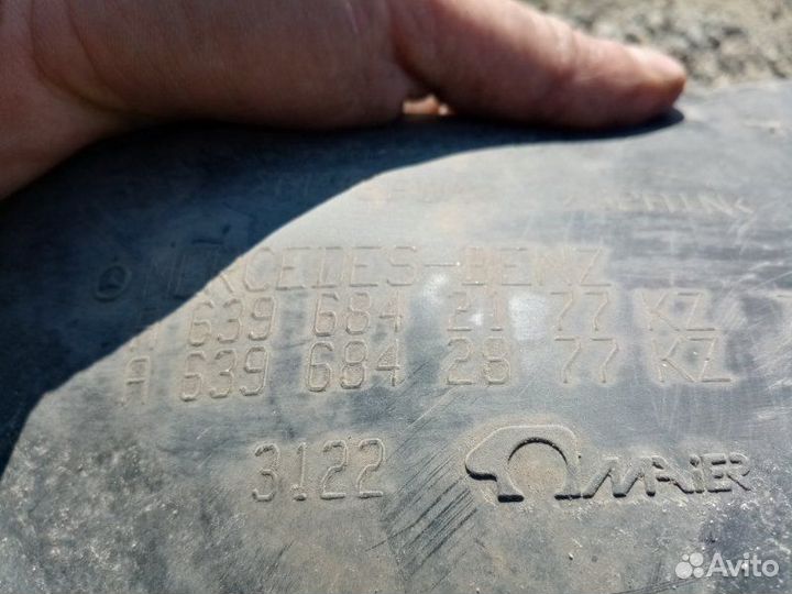 Подкрылок (локер ) передний правый Mercedes-Benz