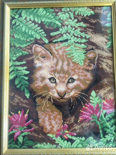 Картина вышитая, в красивой раме