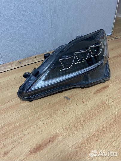 Фара левая lexus is 250
