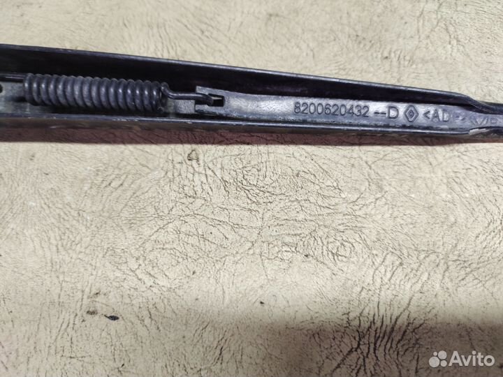 Поводок стеклоочистителя Renault Logan