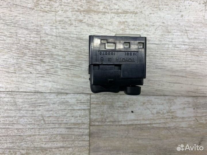 Кнопка управления зеркалами Toyota Avensis