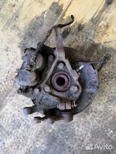 Кулак поворотный передний левый Kia Carnival 2