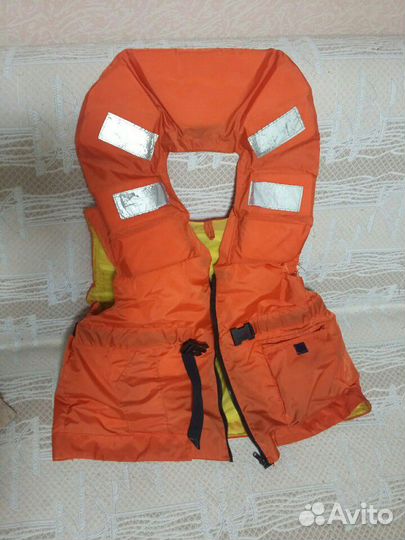 Спасательный жилет