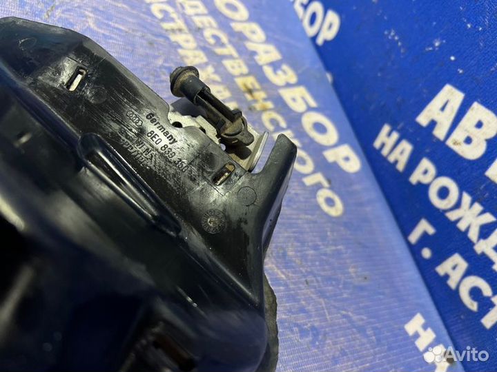 Задний правый замок двери Audi A4B6 седан 2003