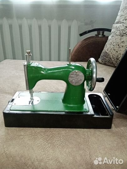 Детская швейная машинка СССР