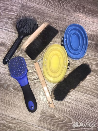 Набор щеток для лошади