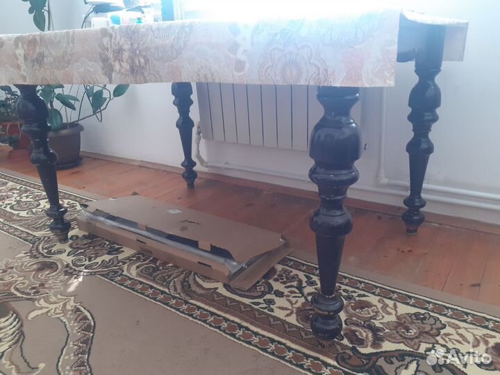 Стол и дорожка
