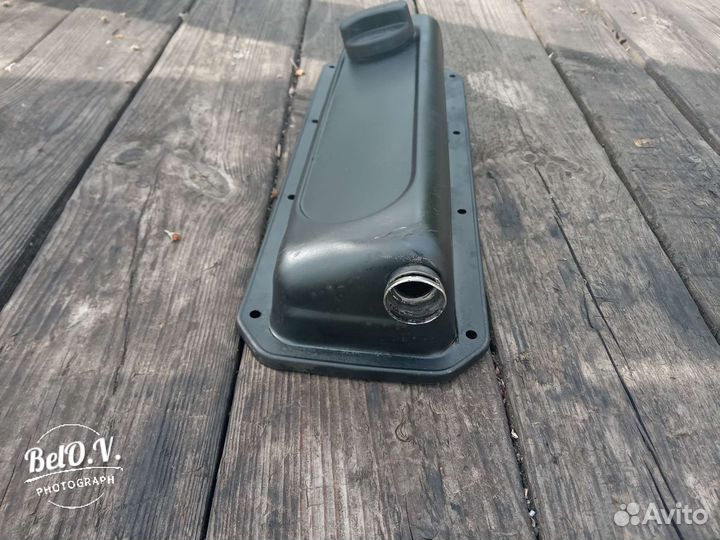 Клапанная крышка 1.6 Фольксваген Ауди Пассат Б5 А4