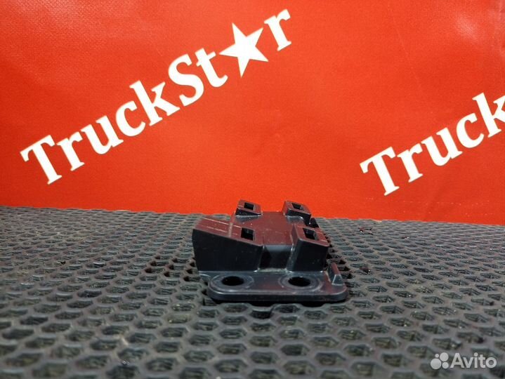 Кронштейн накладки порога Daf XF106