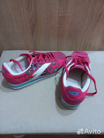 Кроссовки для девочки