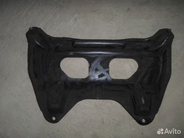 Кронштейн балки C-класс W204/S204 (2006—2011) Mercedes-Benz