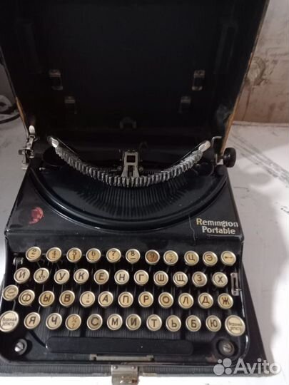 Пишущая печатная машинка