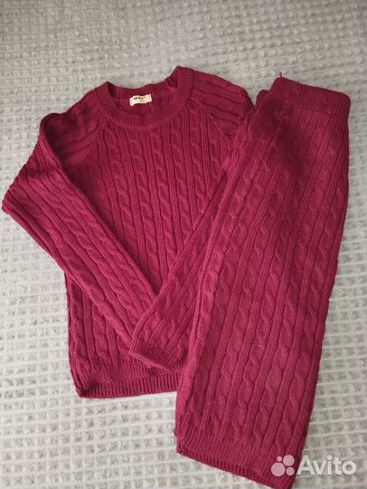 Вязанный костюм с юбкой