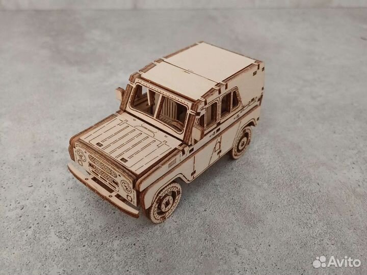 Продам деревянную модель УАЗ хантер