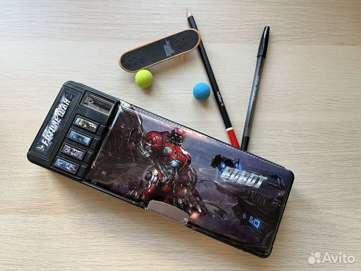 Черный пенал на кнопках