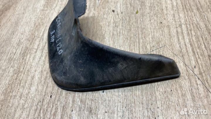 Брызговик Задний Правый Toyota Corolla E120