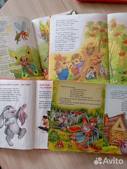 Игрушки музыкальные и книги для малышей