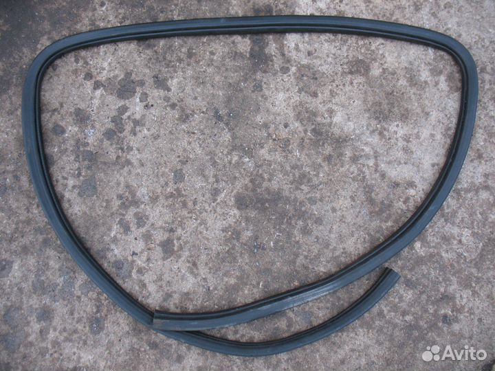 Седан задний правый уплотнитель Nissan Almera N16