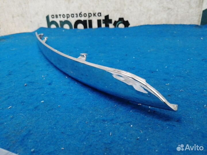 Молдинг переднего бампера правый 86582-3U000 Kia