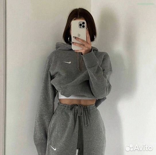 Спорт как стиль жизни: женские костюмы