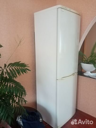 Холодильник с морозильной бу