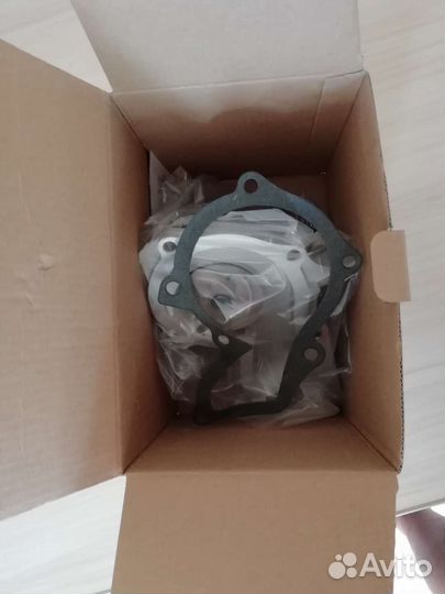 Водяная помпа Ford mondey 4 1.6 дв