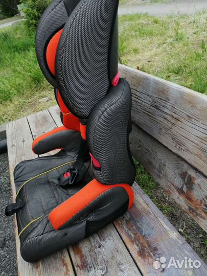 Автомобильное кресло