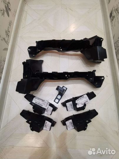 Audi Q7 4M Кронштейн фары направляющая