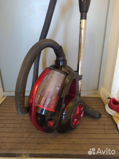 Пылесос Мультициклон. 2200 Вт. 2019 год