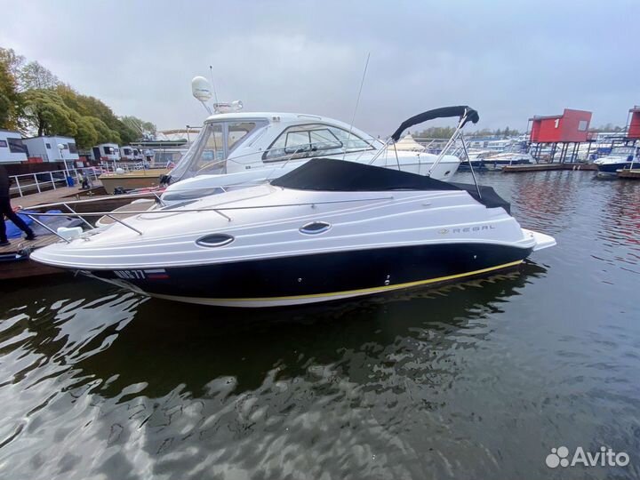Моторный катер Regal 2665 Commodore