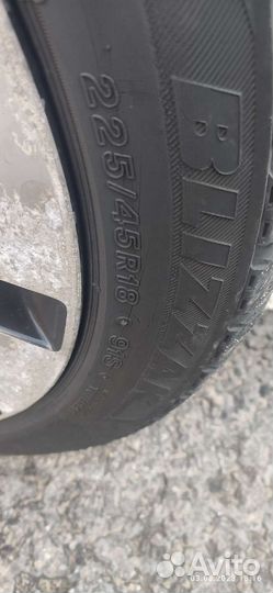 Bridgestone Blizzak VRX 225/45 R18