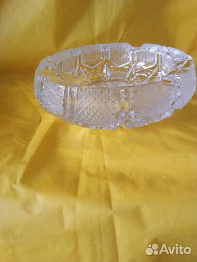 Хрустальная пепельница и цветное стекло