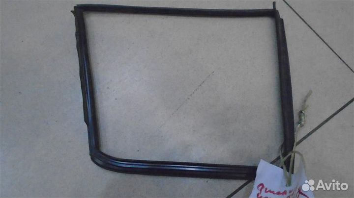 Уплотнитель стекла двери задней правой форточки G