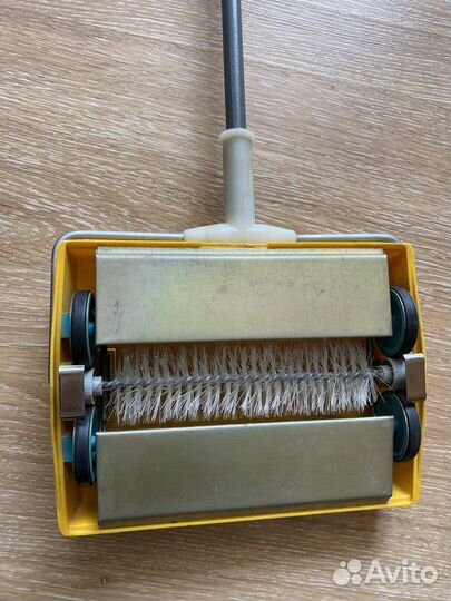 Механическая щетка пылесос для ковров и полов