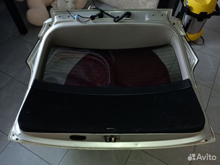 5-ая дверь Toyota mark 2 blit, (крышка багажника)