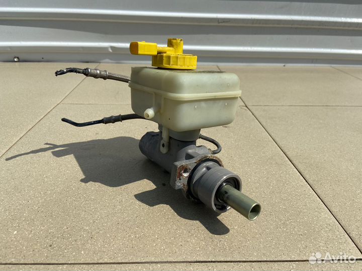 Главный тормозной цилиндр Volkswagen Golf 4