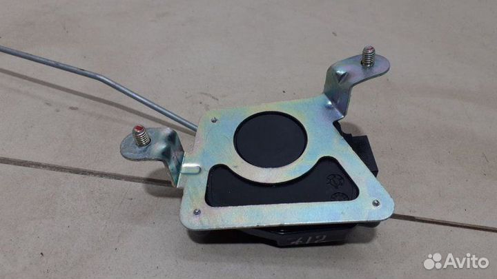 Активатор замка багажника задний Hyundai Solaris 1