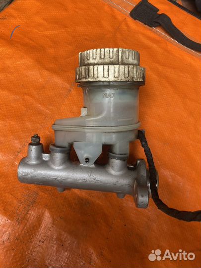 Главный тормозной цилиндр galant