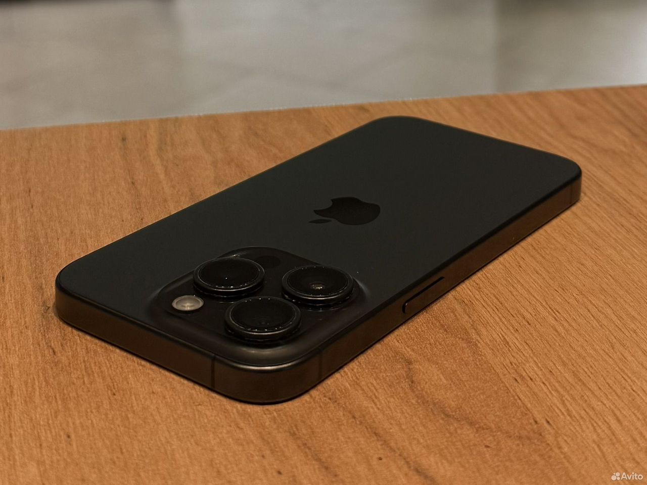 iPhone 15 Pro, 256 ГБ, SIM + eSIM