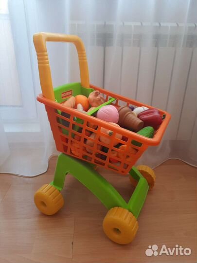 Тележка продуктовая с продуктами