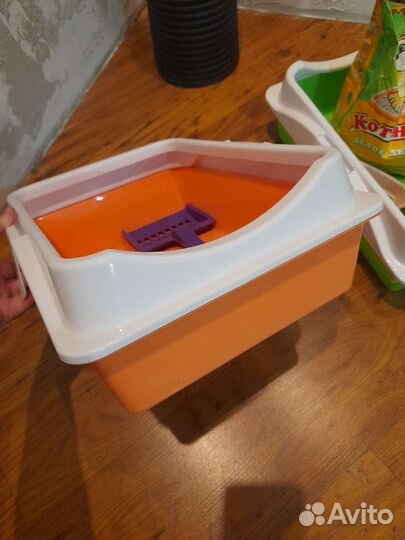 Лоток для кошек или собак и наполнитель