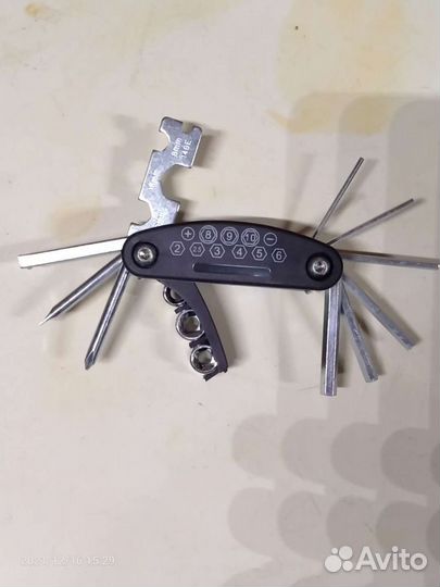 Набор ключей и головок