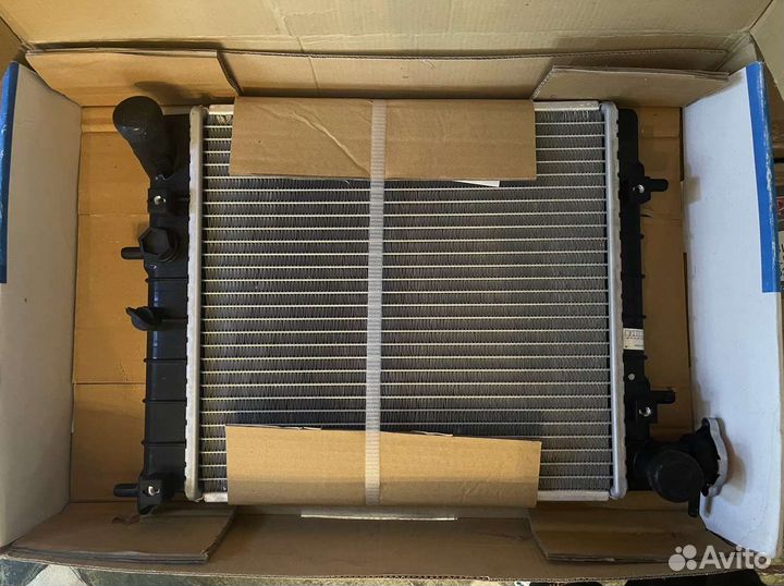 Радиатор охлаждения на hyundai accent HUAc94150