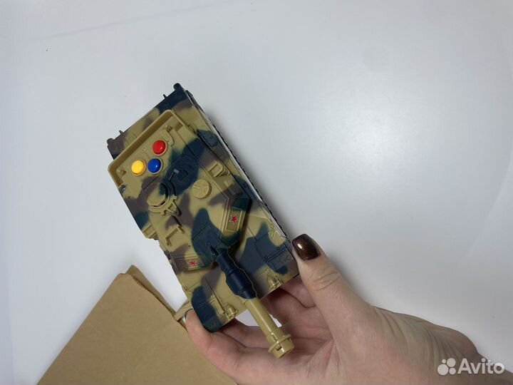 Игрушечный танк