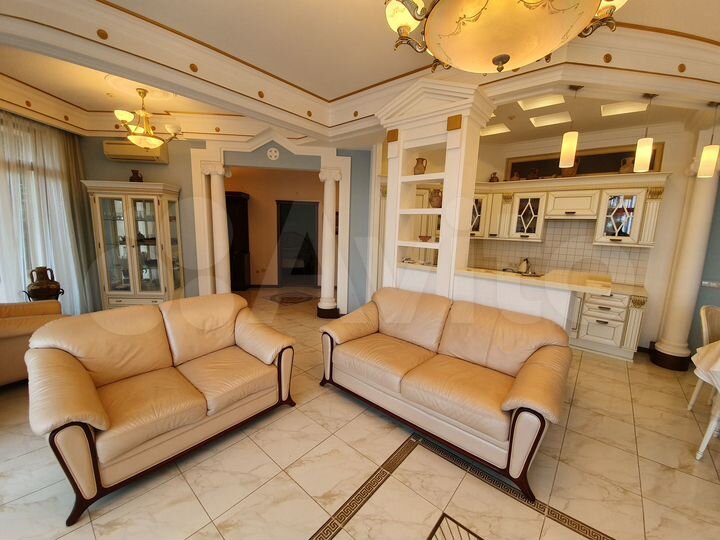 3-к. квартира, 140 м², 1/3 эт.